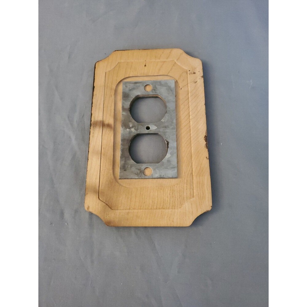 Vintage MCM Wooden Acorn Oak Leaf Theme Outlet Wall Plate Cover - Picture 6 of 6